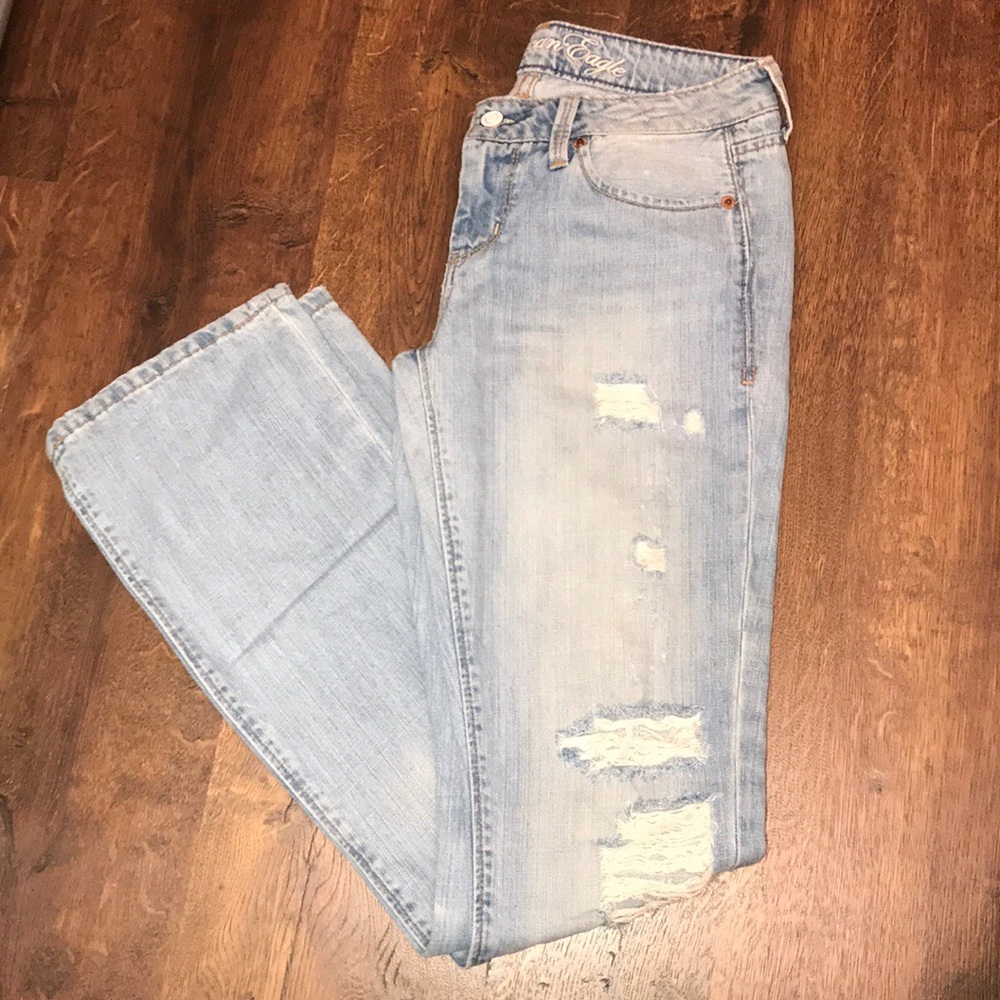 NWOT American Eagle Distressed Denim Jeans